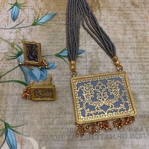 Grey Thewa Necklace Set